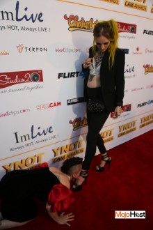 ynotcams2018_redcarpet124 